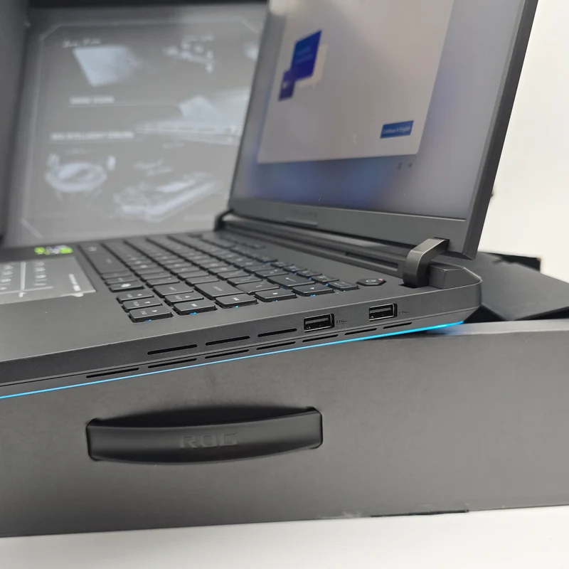 ASUS ROG STRIX SCAR 16 2025, NVIDIA RTX 5090, Intel Ultra 9 275HX, QHD+ 240Hz Gaming Laptop