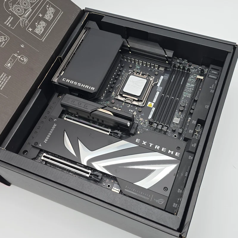 ASUS ROG Crosshair X870E Extreme, Socket AM5, ATX Desktop Gaming Motherboard
