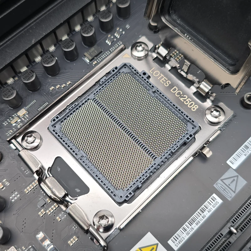 ASUS ROG Crosshair X870E Extreme, Socket AM5, ATX Desktop Gaming Motherboard