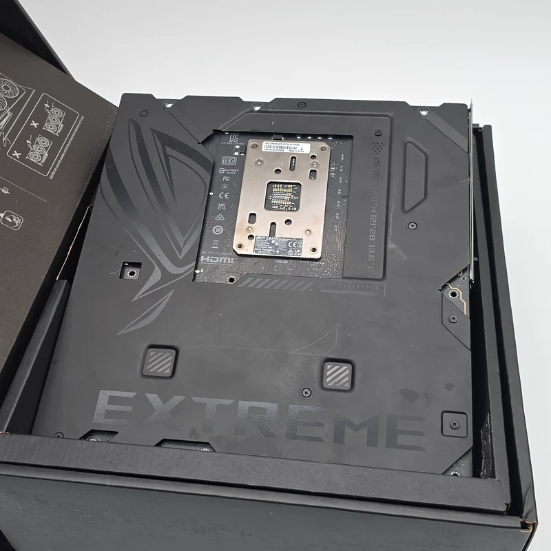 ASUS ROG Crosshair X870E Extreme, Socket AM5, ATX Desktop Gaming Motherboard