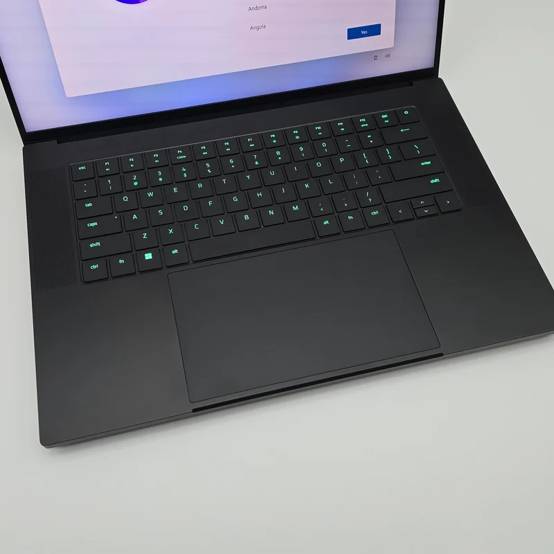 Razer Blade 16, NVIDIA RTX 4090, Intel Core i9-13950HX, 120Hz QHD+, 32GB DDR5 Gaming Laptop