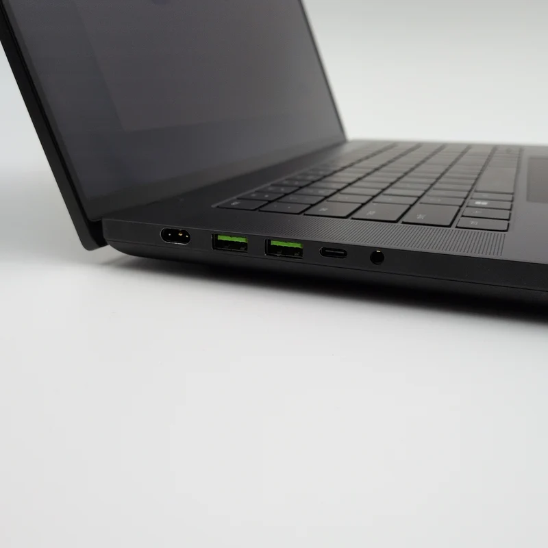 Razer Blade 16, NVIDIA RTX 4090, Intel Core i9-13950HX, 120Hz QHD+, 32GB DDR5 Gaming Laptop