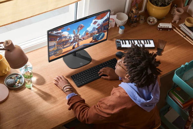 HP OmniStudio All-in-One Desktop 24-cv0015nl PC AMD Ryzen™ 5 220 60,5 cm (23.8") 1920 x 1080 Pixel 8 GB DDR5-SDRAM 512 GB SSD Windows 11 Home Wi-Fi 6 (802.11ax) Bianco