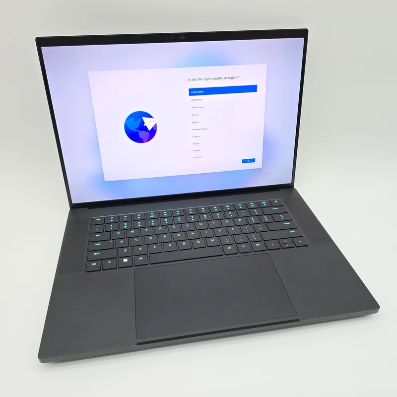 Razer Blade 16 OLED, RTX 4090, Intel i9-14900HX, 2TB NVMe, 64GB DDR5, Like New