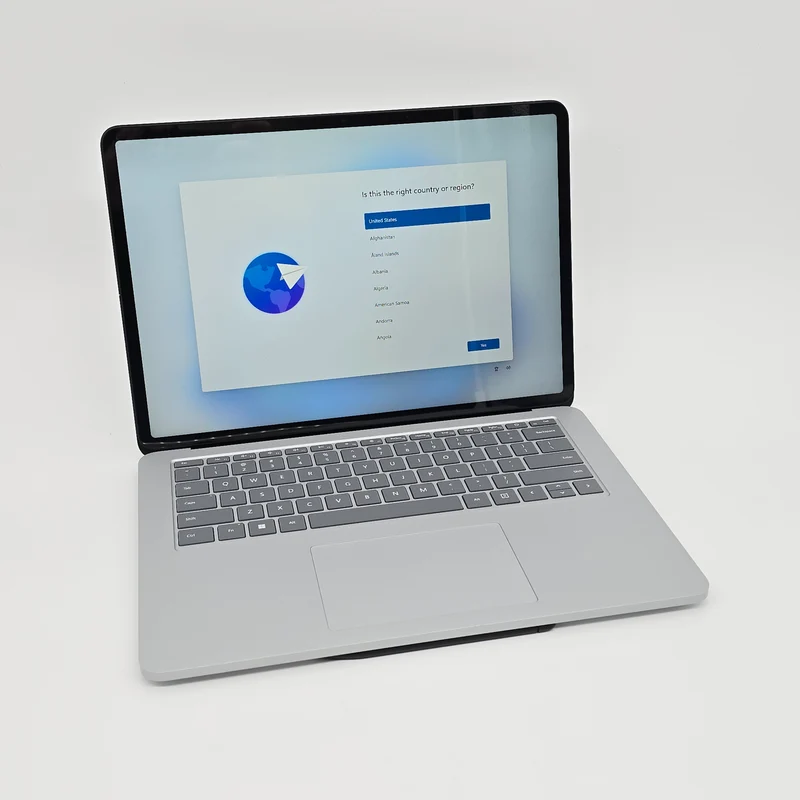 Microsoft Surface Laptop Studio 14.4" Touchscreen, RTX 3050 Ti, 32GB RAM, 2TB NVMe, QHD+ 120Hz, Intel i7-11370H