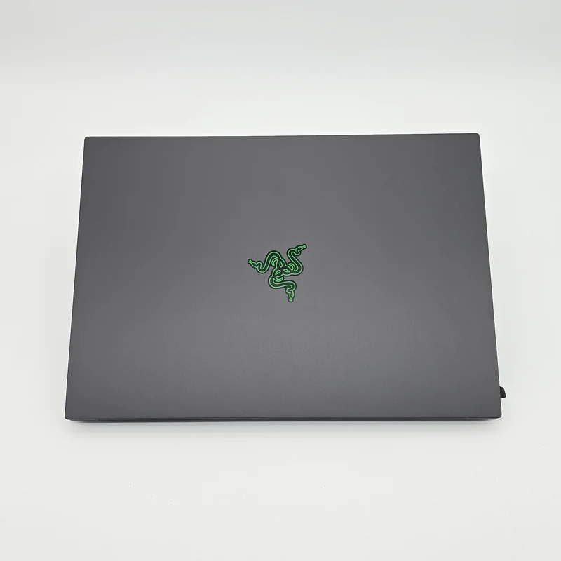 Razer Blade 16 OLED, NVIDIA RTX 5090, AMD Ryzen AI 9 HX370, 32GB RAM, QHD+ 240Hz, Gaming Laptop