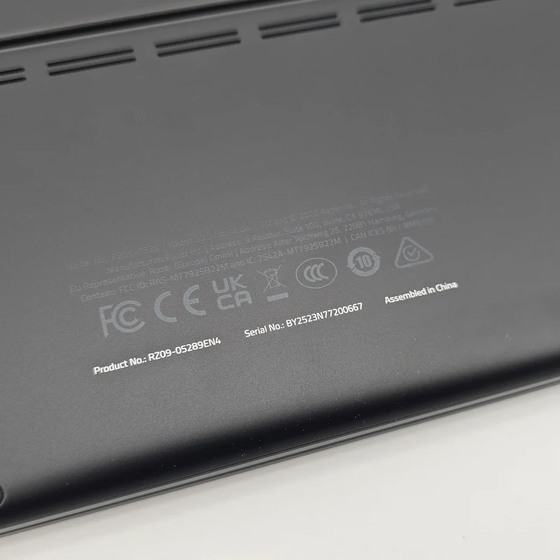 Razer Blade 16 OLED, NVIDIA RTX 5090, AMD Ryzen AI 9 HX370, 32GB RAM, QHD+ 240Hz, Gaming Laptop