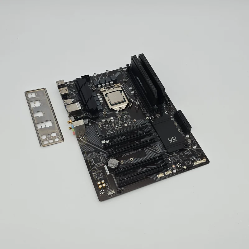 Intel i9-10900K, Gigabyte B560 Motherboard, 32GB Corsair Dominator Platinum DDR4 RAM COMBO