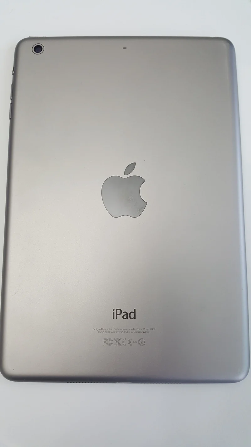 Apple iPad Air 1st Generation, 9.7in (16GB, 32GB, 64GB, 128GB) Wi-Fi Tablet - iOS 12 - Gray