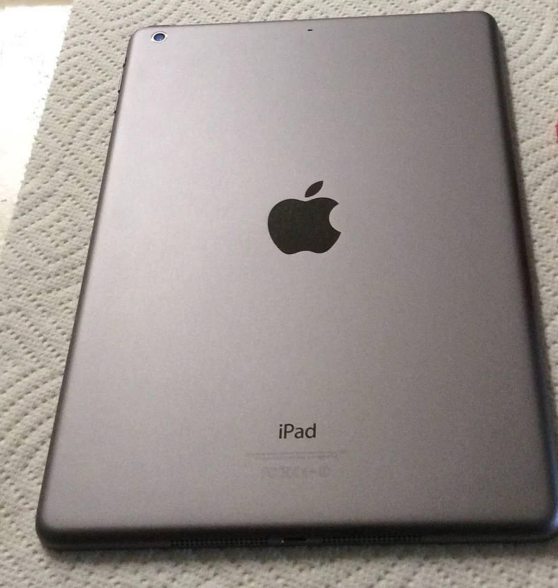 Apple iPad Air 1st Generation, 9.7in (16GB, 32GB, 64GB, 128GB) Wi-Fi Tablet - iOS 12 - Gray