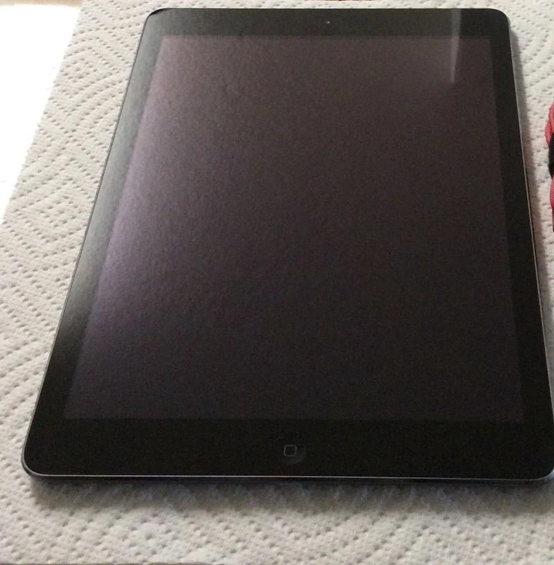 Apple iPad Air 1st Generation, 9.7in (16GB, 32GB, 64GB, 128GB) Wi-Fi Tablet - iOS 12 - Gray