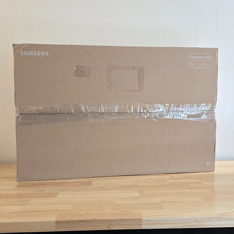 SAMSUNG 32" Odyssey Neo G8 4K UHD 240Hz 1ms G-Sync 1000R Curved Gaming Monitor