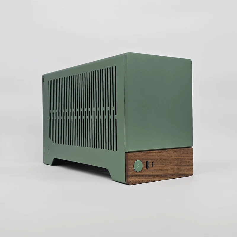 RTX 5090, Ryzen 9800X3D, 64GB DDR5, 4TB NVMe, Custom Fractal Terra Jade Mini-ITX Gaming PC
