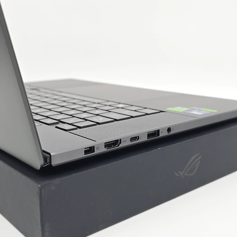 ASUS ROG Zephyrus G16 OLED, RTX 4070, Intel Ultra 9 185H, 240Hz QHD OLED Gaming Laptop