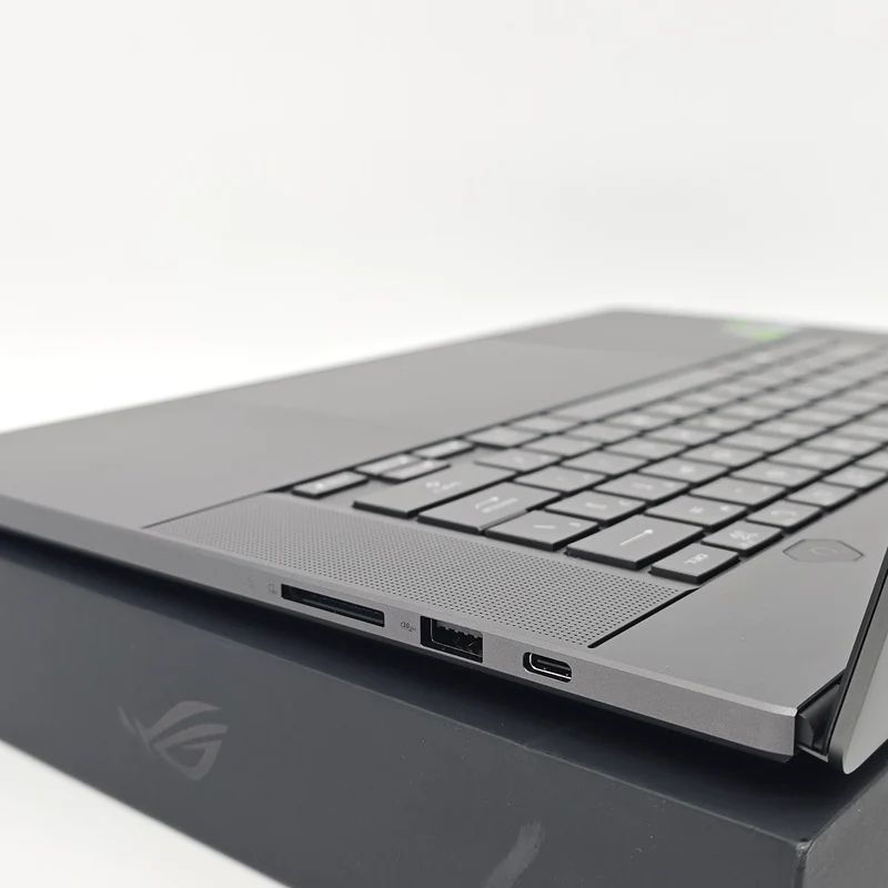 ASUS ROG Zephyrus G16 OLED, RTX 4070, Intel Ultra 9 185H, 240Hz QHD OLED Gaming Laptop