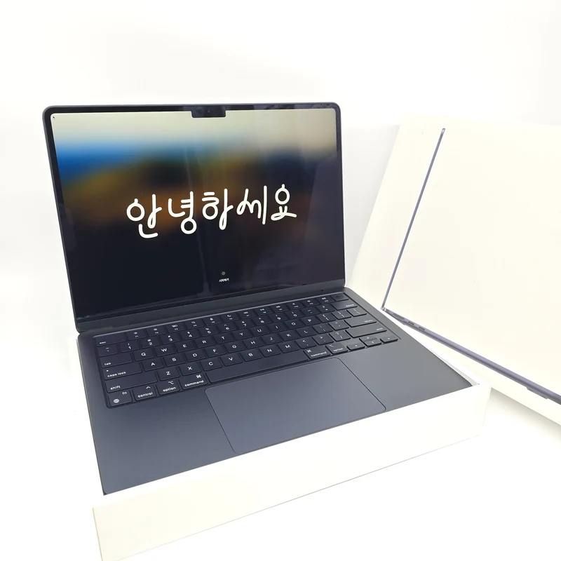 Macbook Air M2, 13.6" Midnight Blue, 8GB RAM, 256GB SSD