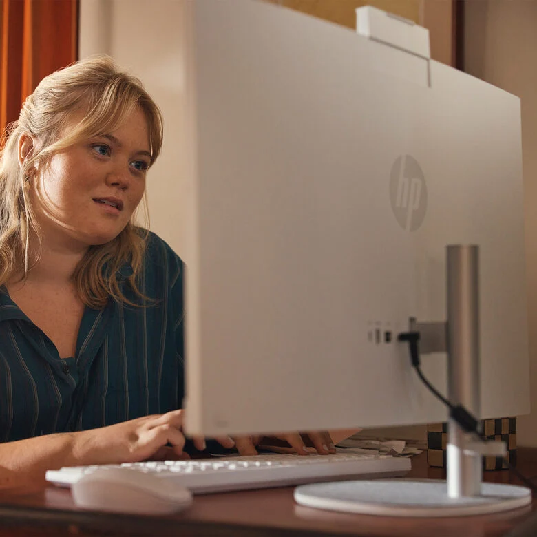 HP 27-cr0024nl Intel® Core™ i5 i5-1335U 68,6 cm (27") 1920 x 1080 Pixel PC All-in-one 8 GB DDR4-SDRAM 512 GB SSD Windows 11 Home Wi-Fi 6 (802.11ax) Bianco