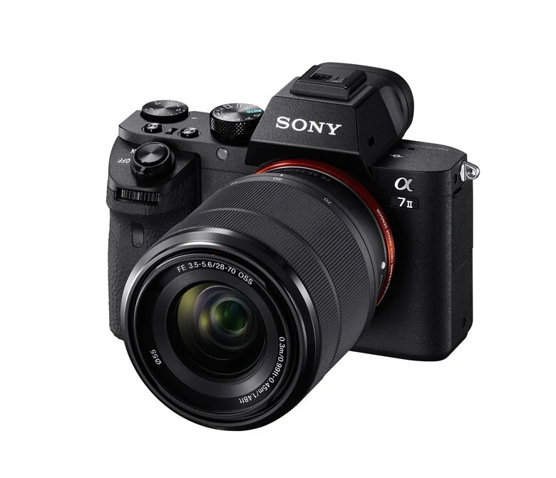 Sony α Alpha 7 II, fotocamera mirrorless con obiettivo 28-70mm, attacco E, sensore full-frame, 24.3 MP