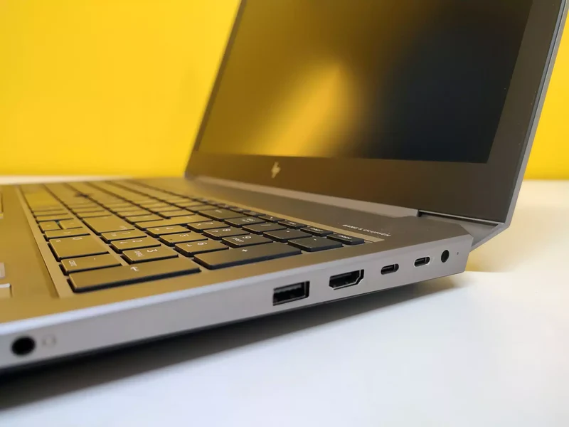 HP ZBook 15 G5 Notebook High-Performance 15.5″ FullHD | Intel Core i7-8850H | RAM 32GB | SSD 512GB | Nvidia Quadro P1000 4GB Windows 11 Pro Grado B