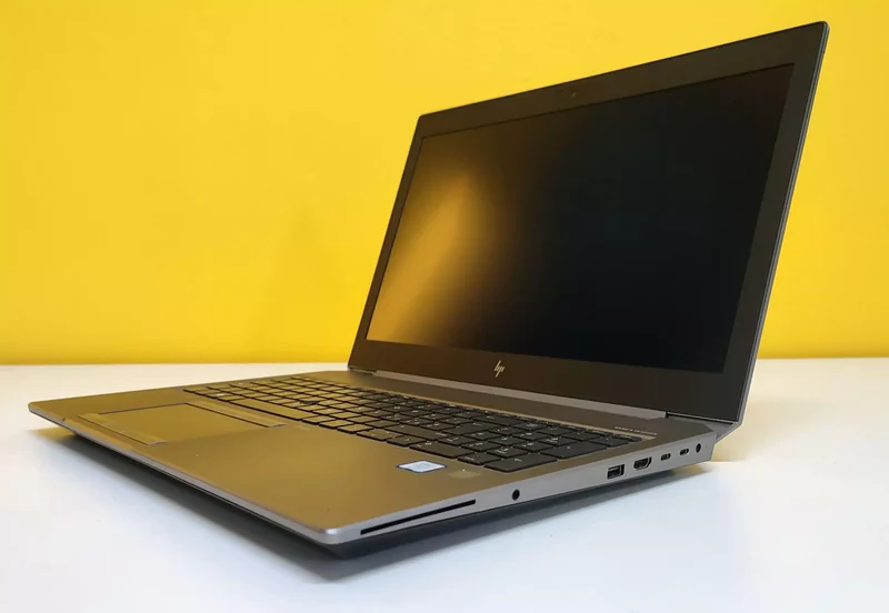 HP ZBook 15 G5 Notebook High-Performance 15.5″ FullHD | Intel Core i7-8850H | RAM 32GB | SSD 512GB | Nvidia Quadro P1000 4GB Windows 11 Pro Grado B