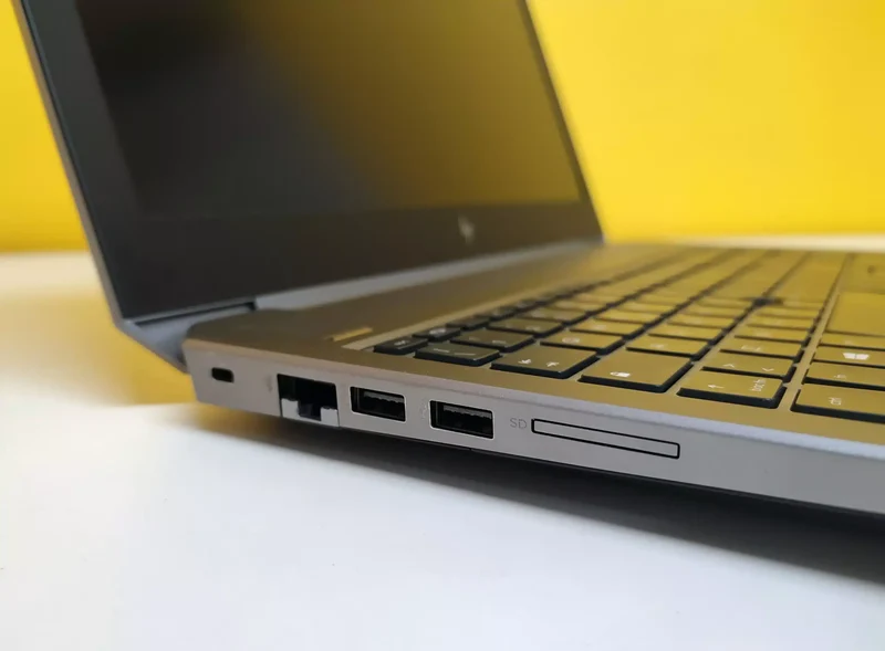 HP ZBook 15 G5 Notebook High-Performance 15.5″ FullHD | Intel Core i7-8850H | RAM 32GB | SSD 512GB | Nvidia Quadro P1000 4GB Windows 11 Pro Grado B