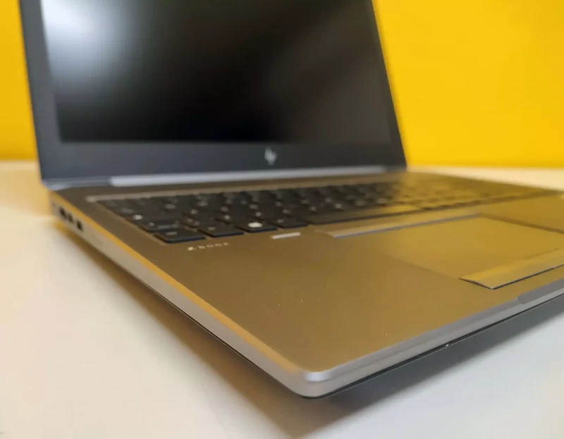 HP ZBook 15 G5 Notebook High-Performance 15.5″ FullHD | Intel Core i7-8850H | RAM 32GB | SSD 512GB | Nvidia Quadro P1000 4GB Windows 11 Pro Grado B