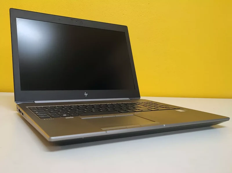 HP ZBook 15 G5 Notebook High-Performance 15.5″ FullHD | Intel Core i7-8850H | RAM 32GB | SSD 512GB | Nvidia Quadro P1000 4GB Windows 11 Pro Grado B