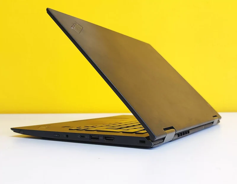 Lenovo ThinkPad X1 Yoga 2 3Gen 2-in-1 14″ 2560 x 1440 Touch Screen | Intel Core i7-8650U 1.9Ghz | SSD 256Gb Nvme | Ram 16Gb | WiFi Windows 11 Pro Grado B