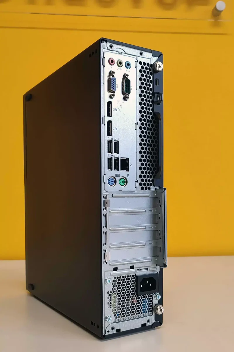Lenovo ThinkCentre M910s PC Ricondizionato SFF | Intel Core i7-6700T 2.8Ghz | Ram 16Gb | SSD 480Gb | Windows 11 Pro Compatto Pratico perfetto per il tuo ufficio