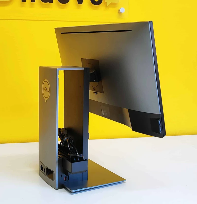 DELL UltraSharp U2717D Monitor 27″ 2560×1440 pixels Quad HD IPS Luminosità 350 cd/mq Tempo di risposta 8ms Contrasto 1000:1 HDMI Display Port Mini Display Port USB 3.2 con Stand OSS17