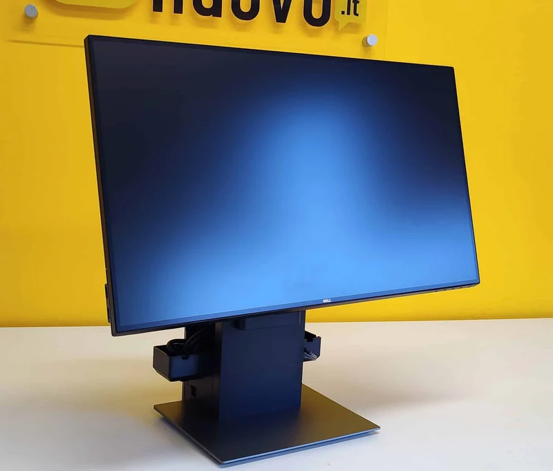 DELL UltraSharp U2717D Monitor 27″ 2560×1440 pixels Quad HD IPS Luminosità 350 cd/mq Tempo di risposta 8ms Contrasto 1000:1 HDMI Display Port Mini Display Port USB 3.2 con Stand OSS17