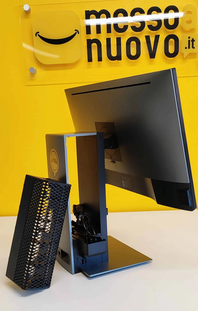DELL UltraSharp U2717D Monitor 27″ 2560×1440 pixels Quad HD IPS Luminosità 350 cd/mq Tempo di risposta 8ms Contrasto 1000:1 HDMI Display Port Mini Display Port USB 3.2 con Stand OSS17