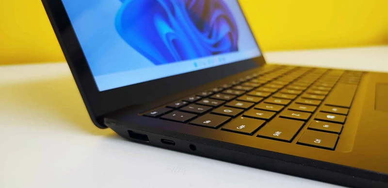 Microsoft Surface Laptop 3 1868 Notebook 13.3" Touch Screen Pixel Sense 2256 x 1504 Pixel | Intel Core i7-1065G7 | Ram 16Gb | SSD 1Tb | WiFi Windows 11 Pro Il notebook perfetto per ogni utilizzo