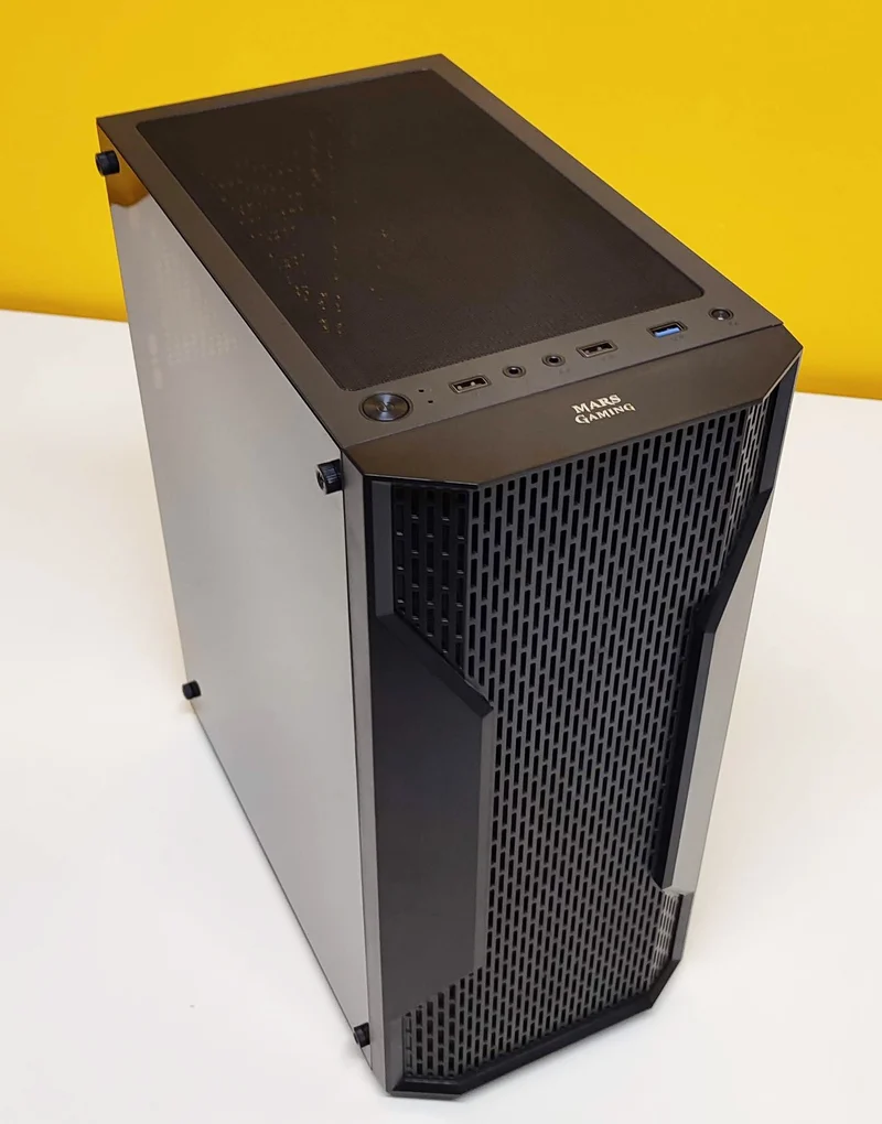 Postazione da Gaming PC | Intel Core i7 3.4Ghz| Ram 16Gb | SSD 256Gb + 1Tb | Nvidia GT730 4Gb | Windows 10 Pro + Kit Mouse Tastiera RGB e Cuffie con microfono + Monitor Samsung S27A650D LED 27″ Full HD + Scrivania da Gaming Il bundle più completo del Web