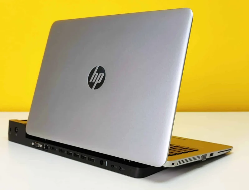 HP Elitebook 840 G4 Notebook 14″ FullHD | Intel Core i5-7300U 2.6Ghz | Ram 8Gb | SSD 256Gb | Tastiera ITA | Windows 10 Pro + Docking Station