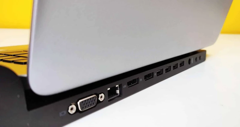 HP Elitebook 840 G4 Notebook 14″ FullHD | Intel Core i5-7300U 2.6Ghz | Ram 8Gb | SSD 256Gb | Tastiera ITA | Windows 10 Pro + Docking Station