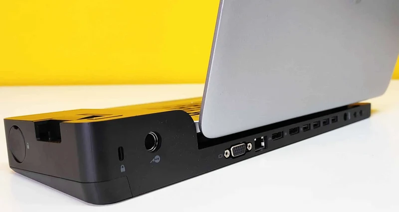 HP Elitebook 840 G4 Notebook 14″ FullHD | Intel Core i5-7300U 2.6Ghz | Ram 8Gb | SSD 256Gb | Tastiera ITA | Windows 10 Pro + Docking Station